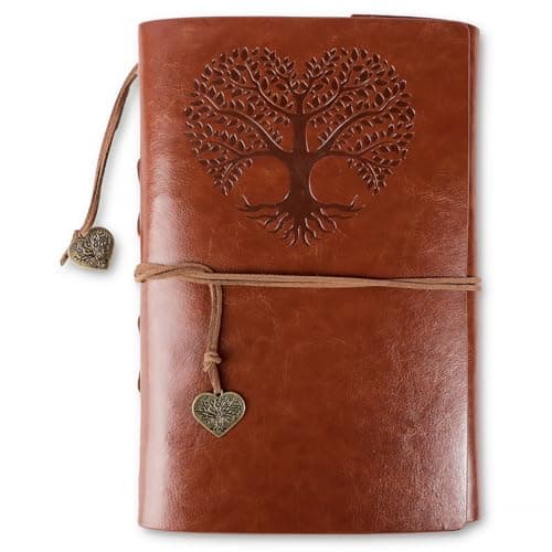 COLOFALLA Carnet de Voyage Vintage Cahier Portable Note en Cuir avec Pendentif Carnet à Spirales Rechargeable avec Motif Arbre en Forme de Cœur Journal Cadeau