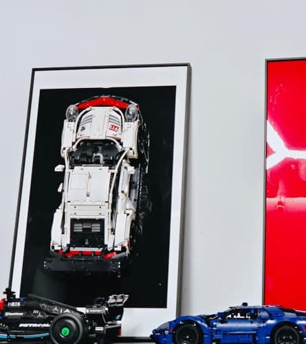 WETCEAOM Cadre d'affichage pour Lego Technic Porsche 911 RSR Race Car 42096, Tableau d'affichage mural pour Lego les amateurs, taille : 75x45 cm(sans modèle)