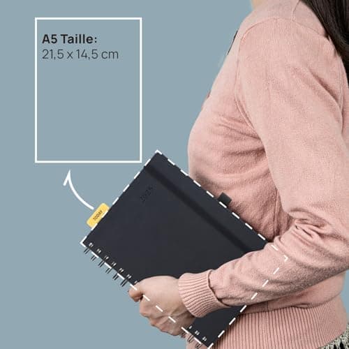 POPRUN Agenda 2025 Journalier 21,5 x 14,5 cm - Couverture Souple en PU Cuir Spirale, 1 Page par Jour A5 Agenda, D'Jan 2025 à Déc 2025, Avec règle signet, Papier 80 g/m2, Noir-BK