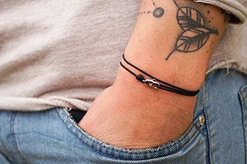 Bracelet Fin pour Hommes et Femmes avec Fermoir Mousqueton Artisanal - Bijoux de Surfeur Maritime - Bracelet Minimaliste en Tissu - 100% Étanche et Réglable (Noir Argent)