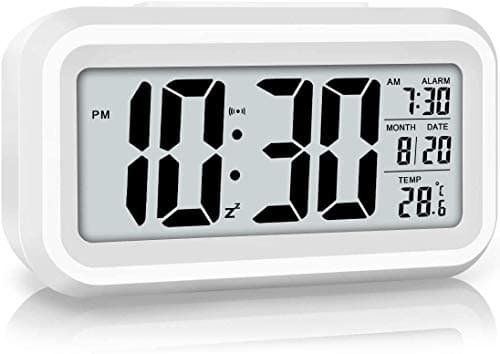 Réveil Électronique LED Réveil Matin Alimenté par USB Réveil Numérique Opération Facile Snooze 12/ 24H (Blanc)