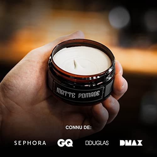 Charlemagne Pomade - Cire Cheveux Homme - Fixation forte - parfum agréable - Finition matte - Cire/Crème coiffante pour homme - 100ML - Qualité de barbier - Made in GER