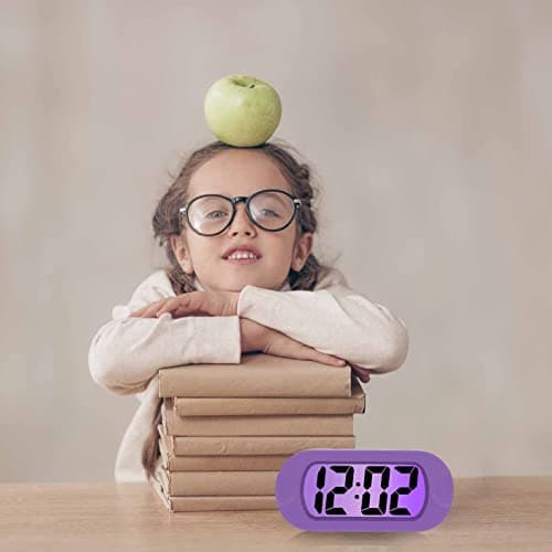 Plumeet Réveil électronique, Alarm Réveil Matin avec Grand écran LCD, Fonction Snooze, avec Veilleuse, Alimenté par Batterie,Convient Aux Alarmes de Voyage et de Chevet (Violet)