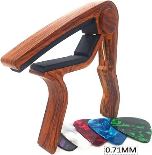 WiNGO Capodastre Guitare, Alliage Capo de Guitare Pour 6 Cordes Folk Guitare, Guitare Electrique et Acoustique Ukulélé, Mandoline et Banjo Avec 5 Médiators, Couleur Bois.