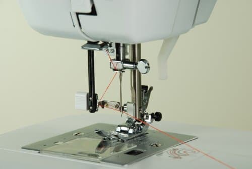 Carina Comfort - Machine à Coudre informatisée pour débutants et avancés avec écran Multifonctions, 40 programmes de Points, Bras Libre, lumière de Couture LED