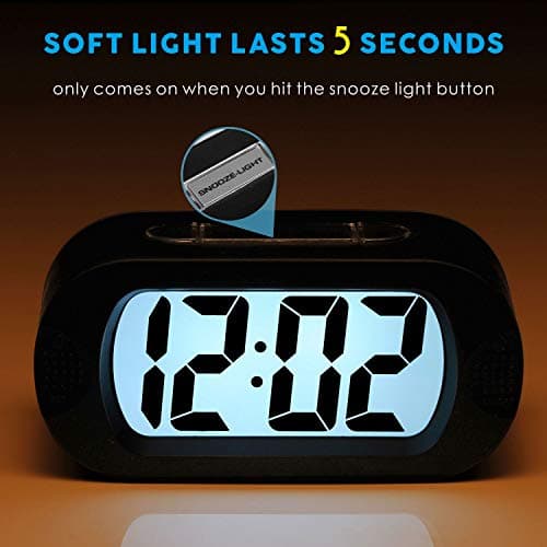 Plumeet Réveil électronique, Alarm Réveil Matin avec Grand écran LCD, Fonction Snooze, avec Veilleuse, Alimenté par Batterie,Convient Aux Alarmes de Voyage et de Chevet (Noir)