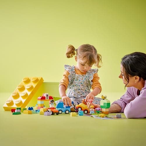 LEGO Duplo Classic La Boîte de Briques Voitures et Camions - Jouet d’Éveil - Set de Véhicules pour Enfants - Jeu Éducatif Développant la Motricité Fine pour Garçons et Filles dès 18 Mois 10439