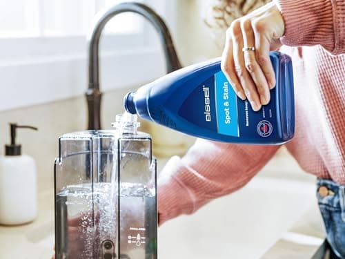 BISSELL Formule Spot et Stain | Pour vos Étoffes d’Ameublement, Tapis et Moquette | 1 Litre Formule Nettoyante | À Utiliser Avec Spotclean/Spotclean Pro | Parfum Frais | 1084N