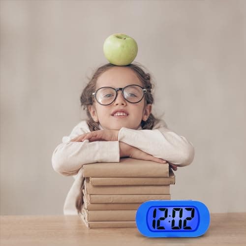 Plumeet Réveil électronique, Alarm Réveil Matin avec Grand écran LCD, Fonction Snooze, avec Veilleuse, Alimenté par Batterie, Convient Aux Alarmes de Voyage et de Chevet (Bleu)