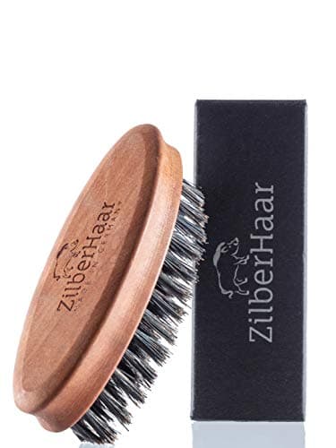 ZilberHaar - Brosse à Barbe de Poche, Rigide - 100% Poils Véritable de Sanglier et Bois de Poirier - Soin du Visage Hommes Compatible Tout Baume à Barbe et Huile à Barbe - Idéal pour Voyager