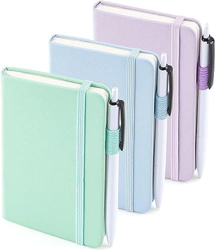 feela 3 Carnet de Notes de Poche A6 avec 3 Stylos Noirs, Page Lignée, Petit Carnet de Poche à Couverture Rigide avec Porte-Stylo, Bloc Note A6, 9x14cm, Pastel (Bleu Clair, Violet Clair, Vert Clair)