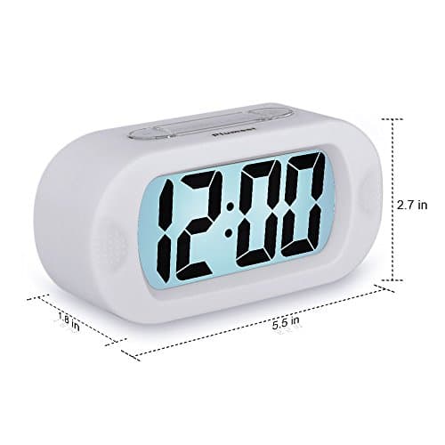 Plumeet Réveil électronique, Alarm Réveil Matin avec Grand écran LCD, Fonction Snooze, avec Veilleuse, Alimenté par Batterie,Convient Aux Alarmes de Voyage et de Chevet (Blanc)