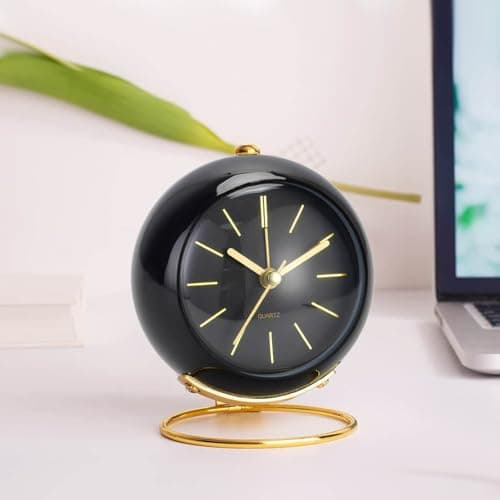 Azyh Réveil analogique au design simple mignon - Horloge de table rétro avec veilleuse - Silencieuse - Sans tic-tac - Fonctionne avec piles - Pour enfants, chambre à coucher, voyage, cuisine, table de
