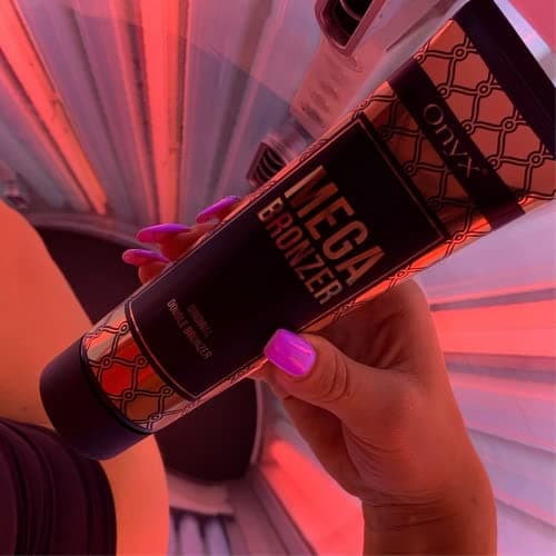 Onyx Mega Bronzer Solarium Cream - Crème bronzante blanche avec poudre bronzante - Crème bronzante pour un bronzage foncé sans stries, taches ou tons orange