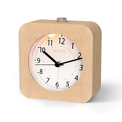aboveClock Reveil Matin à Piles, Reveil Bois, Réveil Silencieux sans Tic Tac, Reveil Analogique de Voyage Lumineux avec Fonction Snooze, Reveil à Aiguilles Alarme Sonore Croissante【Bois Clair】