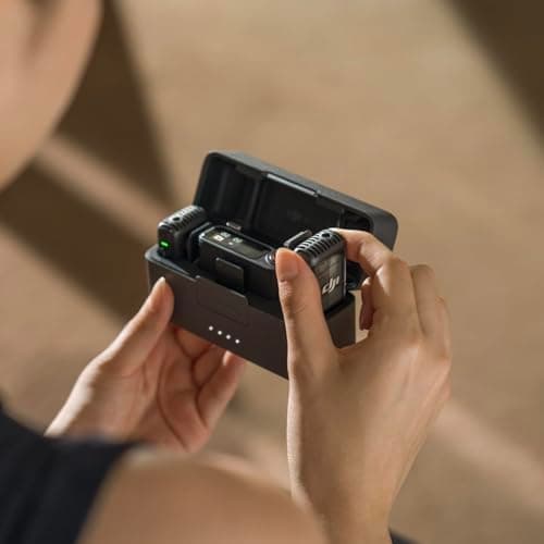 DJI Mic 2 (2 TX + 1 RX + Boîtier de Recharge), Micro sans Fil Tout-en-Un, Réduction Intel. du Bruit, Enregistrement Interne 32 Bits à Virgule Flottante, Portée de 250 m