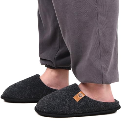 ONCAI Chaussons Homme Pantoufles à Hiver Chaussures Chaudes pour La Maison en Mousse à Mémoire de Forme, Laine en Peluche Doublée Avec Semelle en Caoutchouc Antidérapante Pur Noir Taille 43
