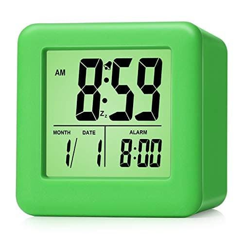 Plumeet Facile à régler Réveil de Voyage Numérique Fonction Snooze, Veilleuse Doux, Large écran Afficheur Temps et Mois et Date et Alarme, Alarme Sonore Progressive et Taille Maniable (Vert)