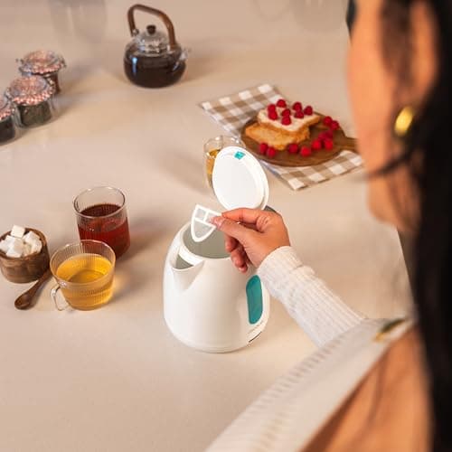 Cecotec Bouilloire électrique Thermosense 140 White. Bouilloire 1 L sans BPA, 2200 W, filtre anti-calcaire, base rotative 360o, sans fil et arrêt automatique pour un usage pratique et sûr.