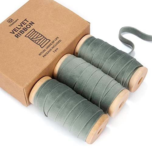 Vitalizart Ruban Velours Vert Poussière 0,95 cm x 4,57 m x 3 Rouleaux, Bobine en Bois, Ruban en Tissu pour la Décoration de Couronnes de Noël, l'Artisanat, les Ornements, l'Emballage de Cadeaux