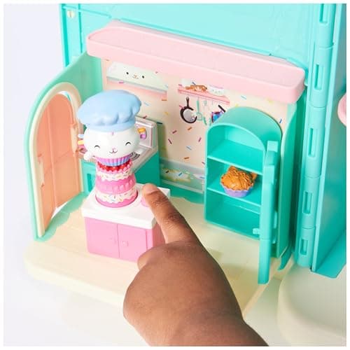 Gabby et la Maison Magique - Gabby Dollhouse - Playset La Cuisine De Petit Chou - 1 Figurine + Accessoires - Pièce Maison de Poupée - Dessin Animé Gabby Et La Maison Magique - Jouet Enfant 3 Ans et +