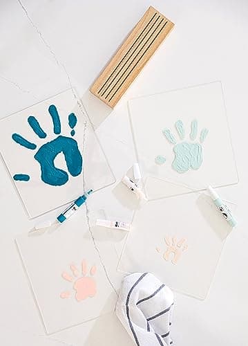 Baby Art Family Touch, Kit empreintes mains famille pour réaliser l'empreinte des mains de toute la famille, idée cadeau naissance, cadeau nouveau né, cadeau baptème, avec base en bois