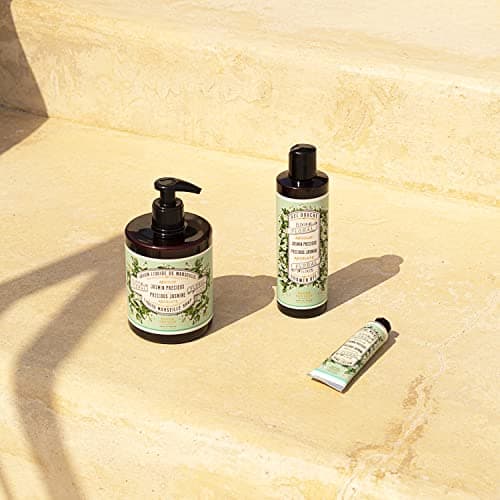 Panier des Sens - Crème Mains pour Peau Sèche Jasmin - Mini Creme Mains Hydratante - A base d'Huile d'Olive et d'Amande - Soin des Mains Fabriqué en France - 96% d'Ingrédients Naturels - 30 ml