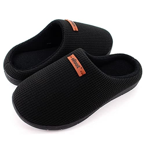 ofoot Pantoufles gaufrées en coton pour femmes et hommes Doublure éponge respirante Semelle intérieure en mousse à mémoire de forme Semelle en caoutchouc antidérapante(Noir, EU 41/42)