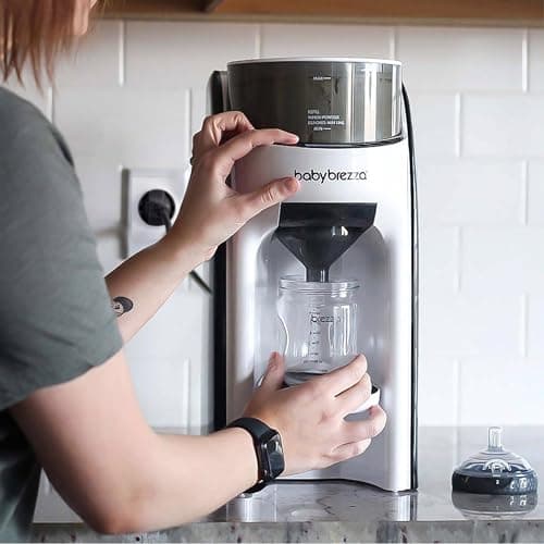 Baby Brezza Formula Pro Advanced, Préparateur de Biberons Instantané Et Automatique, Dose Et Mélange l'eau Chaude Et La Poudre de Lait par Simple Pression d'un Bouton, Noir, 1 Unité