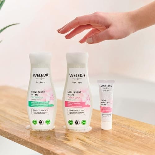 WELEDA - Soin lavant Intime Extra-doux - Texture gel extra-douce - Nettoie en douceur - NATRUE* - Vegan*** - 200 ml