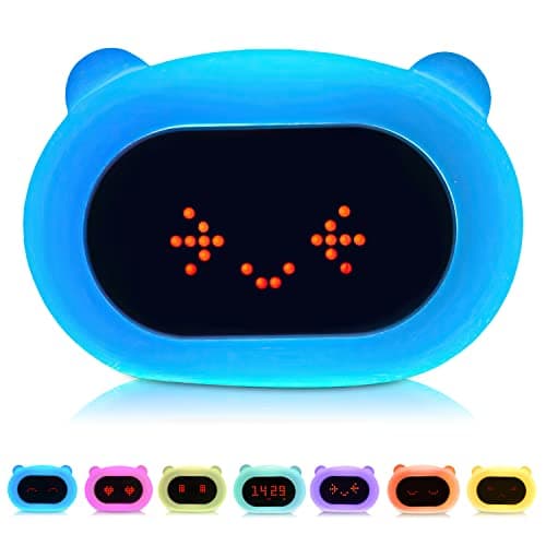 Kadoing® Réveil Enfant Ours - avec Expressions Visages et Fonction de Tapotement - Lumière de Réveil - Entraîneur de Sommeil - Veilleuse - Réveil Jouet Numérique