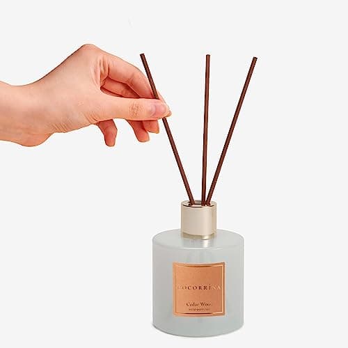 Cocorrína Diffuseur Parfum Maison, Bois de Cèdre 200ml avec Diffuseur Bâtonnets diffuseur de Parfum, Batonnets Diffuseur Parfum, Reed Diffuseur pour Salle de Bain étagère décoration