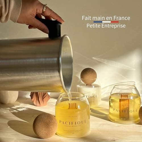 ELIALYS Bougie Parfumée Artisanale au Parfum de Grasse, VERVEINE, Mèche en Bois Crépitante - PACIFIQUE, 350g, ±70 heures de combustion, Fabriquée en France - Parfum Intense & Longue durée