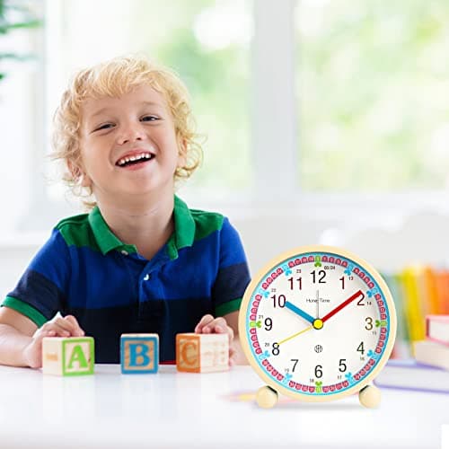 Ayybboo Réveil Enfant Garçon Fille, Réveil Matin Silencieux sans Tic-Tac, Original Analogique Alarme Lumineux Snooze Réveil Chevet (coeurblanc)