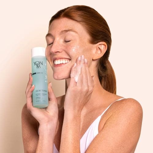 Gel Nettoyant Moussant Yonka 200ml - Visage, Yeux & Lèvres - Démaquille, Nettoie et Purifie - Tous Types de Peaux, Idéal pour les Peaux Mixtes à Grasses - Mousse Fine - 94% d'Ingrédients Naturels