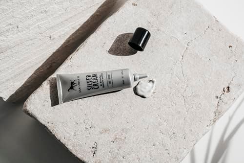Lila Loves IT Creme d'argent pour Chiens - Soins aigus à l'aloe Vera, au Beurre de karité et au microargent, apaise et soigne intensivement la Peau irritée des Chiens, CRÈME D’Argent, 30 ML