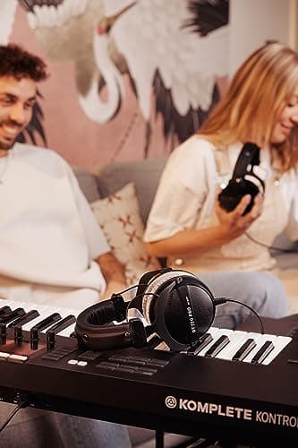 beyerdynamic DT 770 PRO 80 Ohm en noir. Casque de studio supra-auriculaire. Conception fermée, câblée pour un enregistrement et une surveillance professionnels