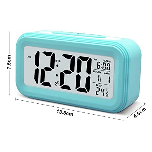 Larkumio Reveil Numerique Réveil Matin Lumineux LED Reveille Digital a Piles Silencieux Aalarm Clock de Voyage avec Gros Chiffres pour Enfant Fille Garcon Ado Adultes, Réveils avec Date Snooze, Bleu