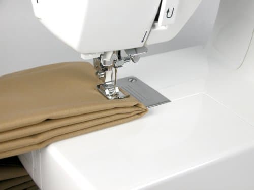 Carina Comfort - Machine à Coudre informatisée pour débutants et avancés avec écran Multifonctions, 40 programmes de Points, Bras Libre, lumière de Couture LED