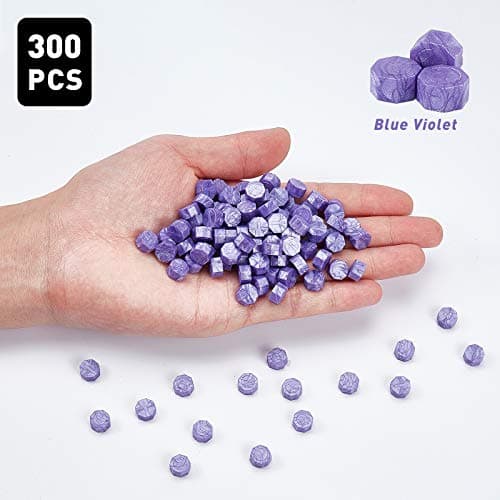 CRASPIRE 300 pièces de Perles de Cire à Cacheter Octogonales Bâtons avec 4 bougies à Thé et 2 pièces de Cuillère à Cire pour le Cachetage de Timbres de Cire (Violet Perle)