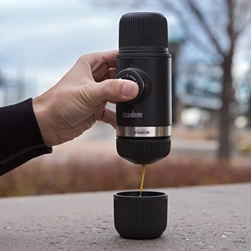 WACACO Nanopresso Machine à Espresso Portable avec NS Adapter, Compatible avec les Capsules NS et le Café Moulu, Ensemble de Machine à Café de Voyage Manuel, Parfait pour le Camping