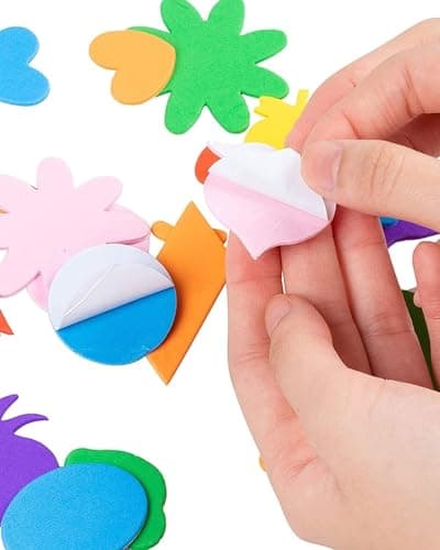 TOZBLEU 150 pcs Autocollantes,L'alphabet Mousse Autocollante Dessin animé Autocollant en Mousse Dessin animé adhésif Mousse Lettre pour décoration Murale Motif Lettres activités manuelles DIY Art