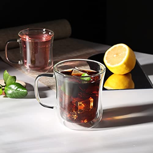 Lot de 2 Verres à Double Paroi 250ml - Verres à Cappuccino avec Poignée - Tasse à Café en Verre Borosilicate pour Thé, Lattes, Jus et Eau - Cuillères en Verre Incluses
