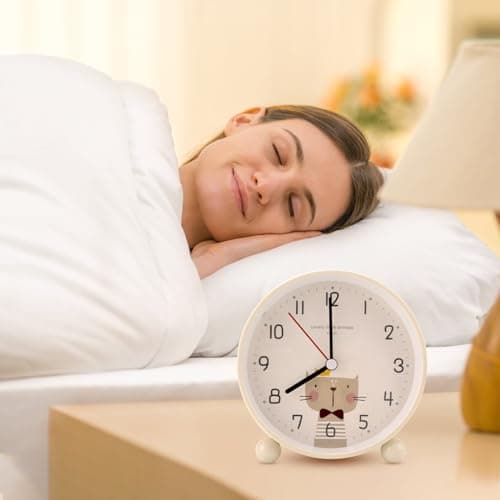 HENGBIRD Réveil Enfant Garçon Fille, Réveil Éducatif pour Enfants -Jour/Nuit Facile à Régler et à Piles Veilleuse Réveil de Voyage Silencieux Non Tic-Tac (Chat Jaune)