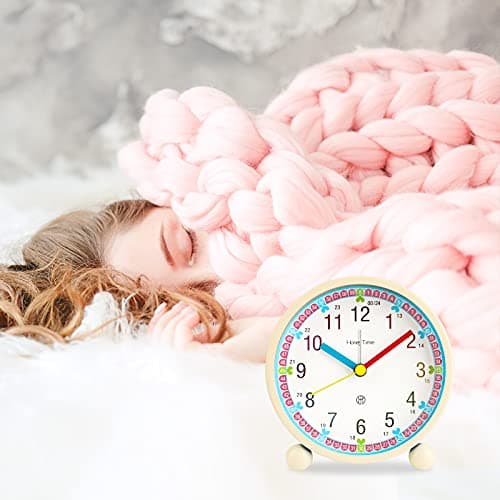 Ayybboo Réveil Enfant Garçon Fille, Réveil Matin Silencieux sans Tic-Tac, Original Analogique Alarme Lumineux Snooze Réveil Chevet (coeurblanc)