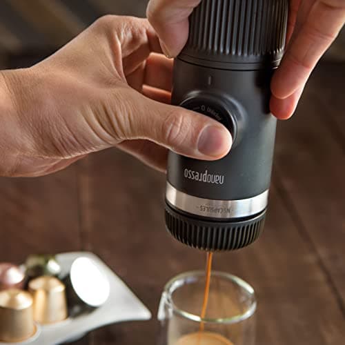 WACACO Nanopresso Machine à Espresso Portable avec NS Adapter, Compatible avec les Capsules NS et le Café Moulu, Ensemble de Machine à Café de Voyage Manuel, Parfait pour le Camping