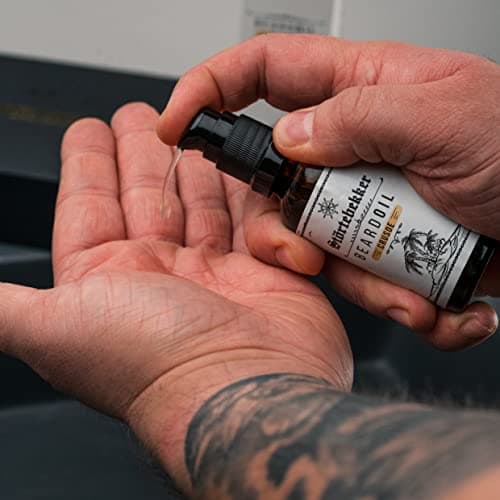 Störtebekker Premium huile barbe homme pour le soin quotidien de la barbe de 3 jours ou complète - Huile avec odeur agréable - Ingrédients de haute qualité - Fabriqué en Allemagne (Crusoe)
