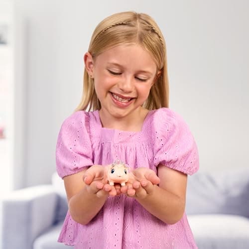 Little Live Pets Mama Surprise - Lapin Occupe-toi de la Maman Elle Attend 3 bébés ! Lapin interactif et Set de Jeu clapier Plus de 20 Sons et réactions Accessoires pour Les bébés À partir de 4 Ans