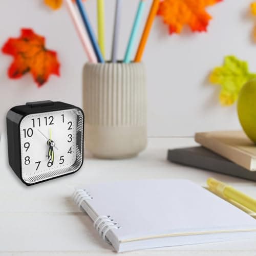 Nutabevr Réveil Analogique Silencieux sans Tic-Tac, Réveil Snooze avec Bouton supérieur, réveil Portable avec lumière et Fonction Snooze, Petite Réveil Voyage pour Chambre, Bureau, Voyage
