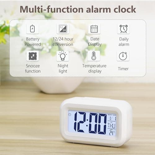 JIZZU Réveil de Voyage, LCD Réveil Numérique Fonctionne Piles, Affichage 12/24h, Fonction Répétition, Réveil LED Intelligent pour Chambre à Coucher, Bureau, Blanc